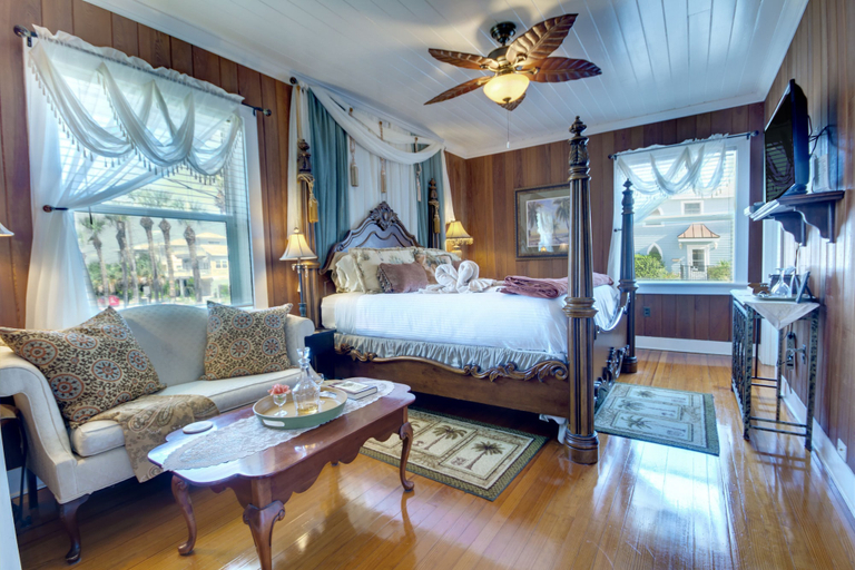 Bedroom 2, Beachfront Bed & Breakfast, Saint Johns