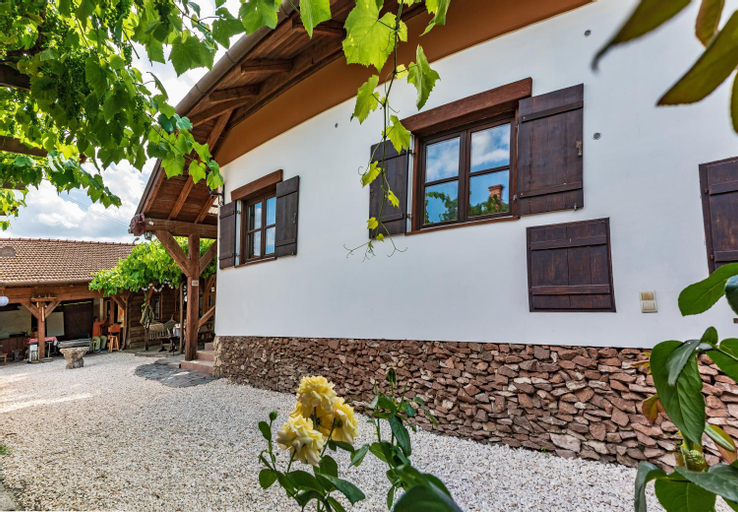 Pajta Apartman, Eger