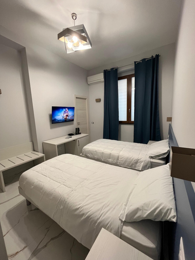 Bedroom 2, B&B CADIFRA PORTAPICCOLA, Napoli