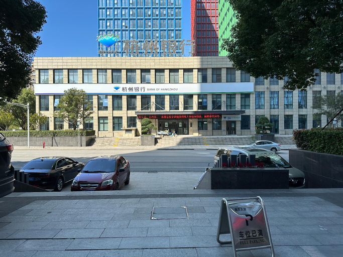 Exterior & Views 23