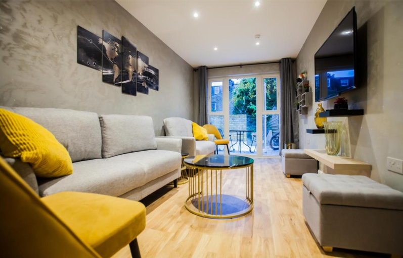 Others 3, Luxury Fulham 3 bedroom Garden House, London