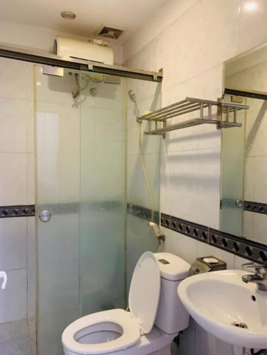 Bathroom, Au Viet Hotel Long Bien- by Bay Luxury, Long Biên