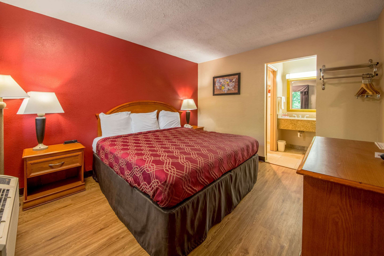 Bedroom 3, Econo Lodge Mount Laurel - Philadelphia East, Burlington