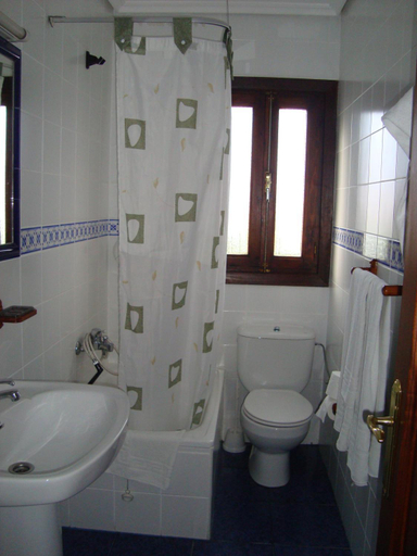 Bathroom 2, Hosteria Pena Sagra, Cantabria