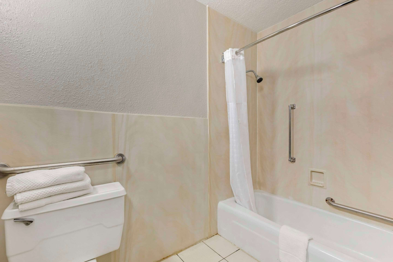 Bathroom 5, Quality Inn & Suites Santee I-95, Orangeburg