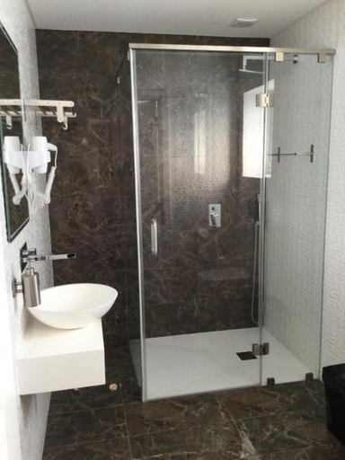Bathroom, 5ª Vigia, Porto de Mós
