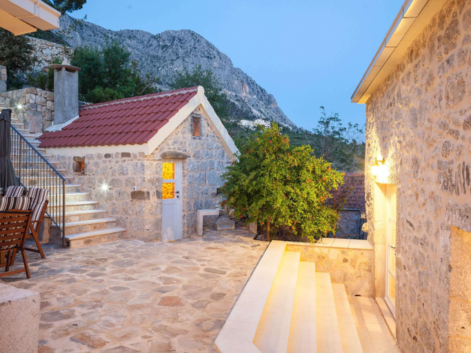 Exterior & Views 2, Villa in Podgora With Pool Near Beach, Podgora