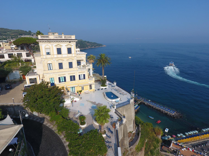 Exterior & Views 1, Villa La Terrazza Suites, Napoli