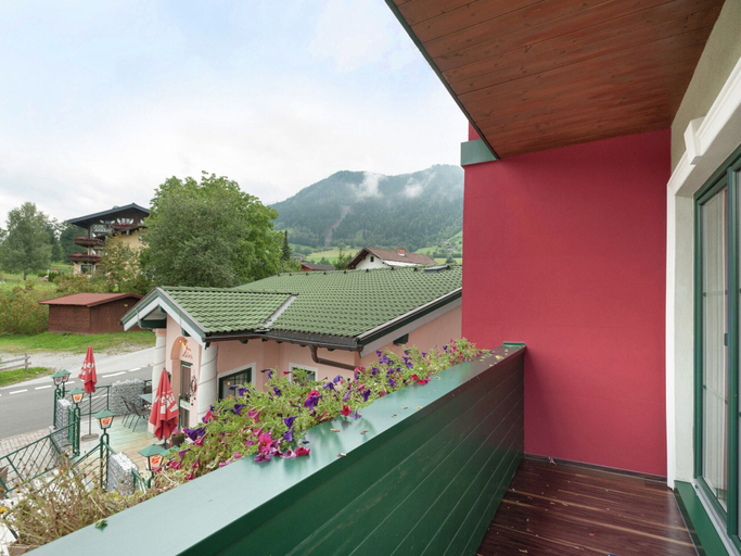 Others 5, Idyllic Holiday Home in Goldegg Weng Near ski bus, Sankt Johann im Pongau