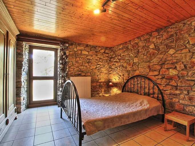 Room 3, Rustic Holiday Home in Sainte-ode With Garden, Luxembourg