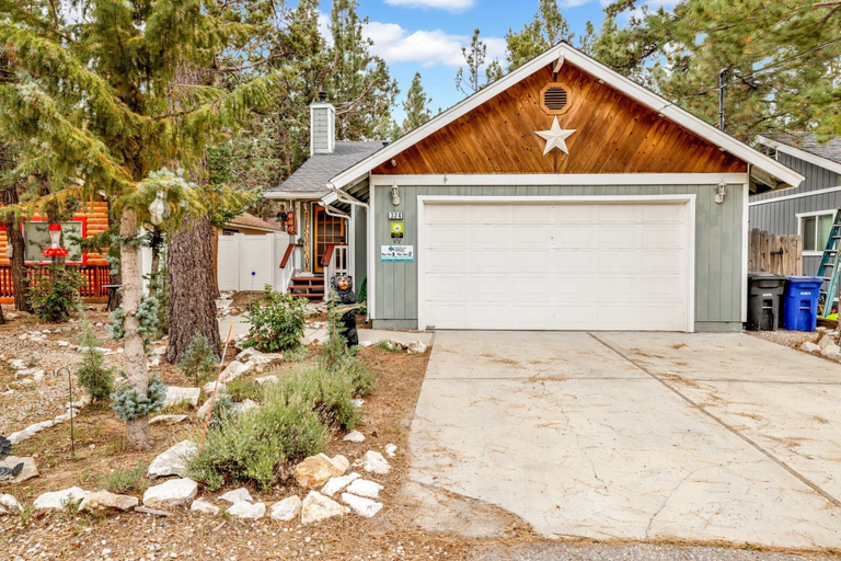 Exterior & Views 2, Beardise #2329, San Bernardino