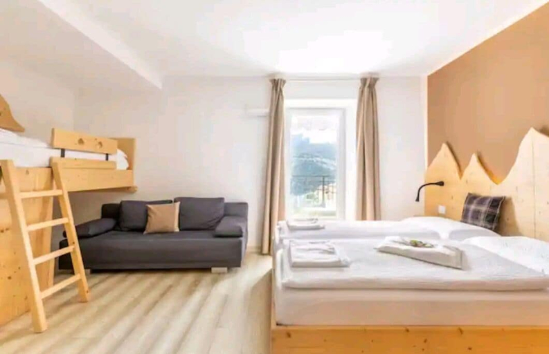 Bedroom 4, B&B NONNA ROSA, Trento
