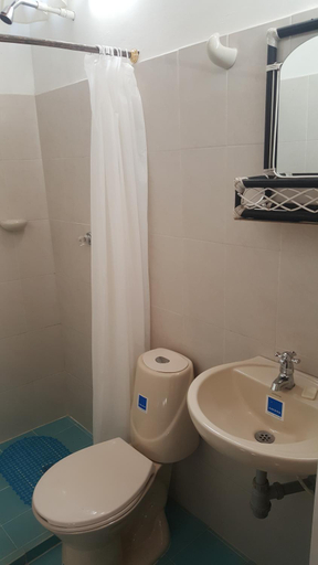 Bathroom 2, La Natura Hostel & Pool, Riohacha