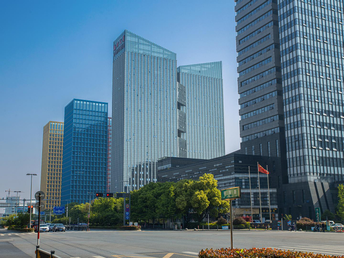 Exterior & Views 22