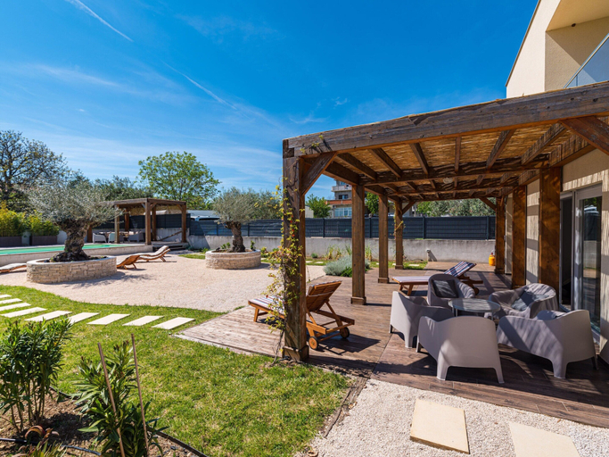 Exterior & Views, Villa in Bibinje with Private Pool, Bibinje