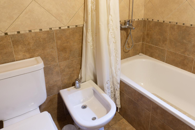 Bathroom 3, Nuestro Lugar, Lacar