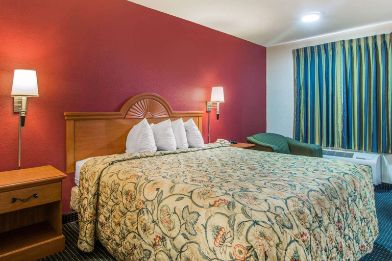 Bedroom 3, Rodeway Inn La Grange East, Troup