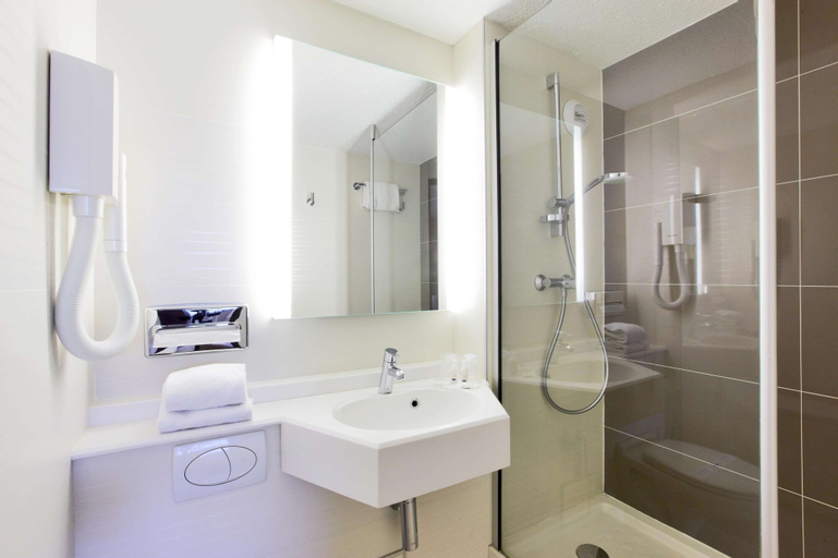 Bathroom 9