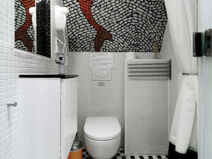 Bathroom, Contemporary Apartment in Kreuzberg, Berlin, Berlin