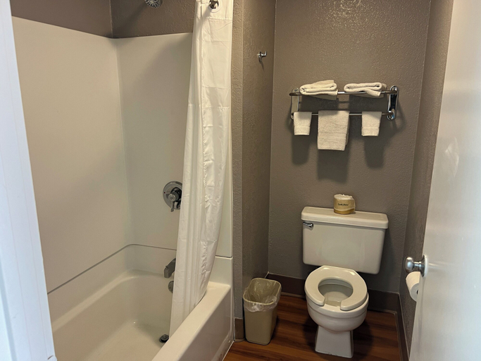 Bathroom 5, Motel 6-Odessa, TX, Ector