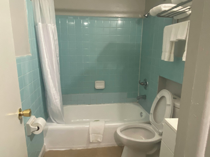 Bathroom 4, Pascagoula Extended Stay, Jackson