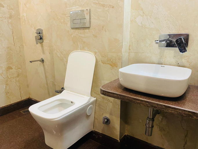 Bedroom 2, Qotel Hotel Pitampura, West