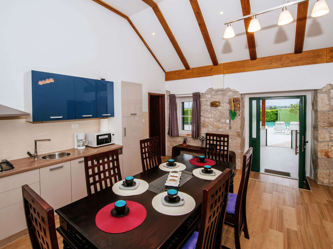 Others 5, Lovely Holiday Home With Private Infinity Pool, Polača