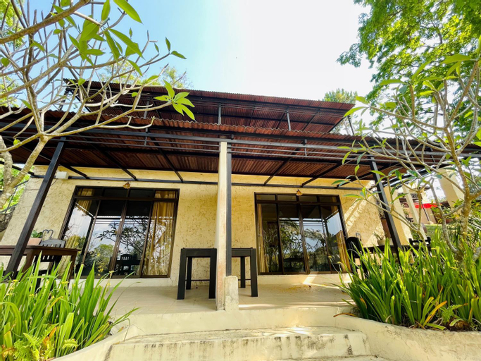 Exterior 12