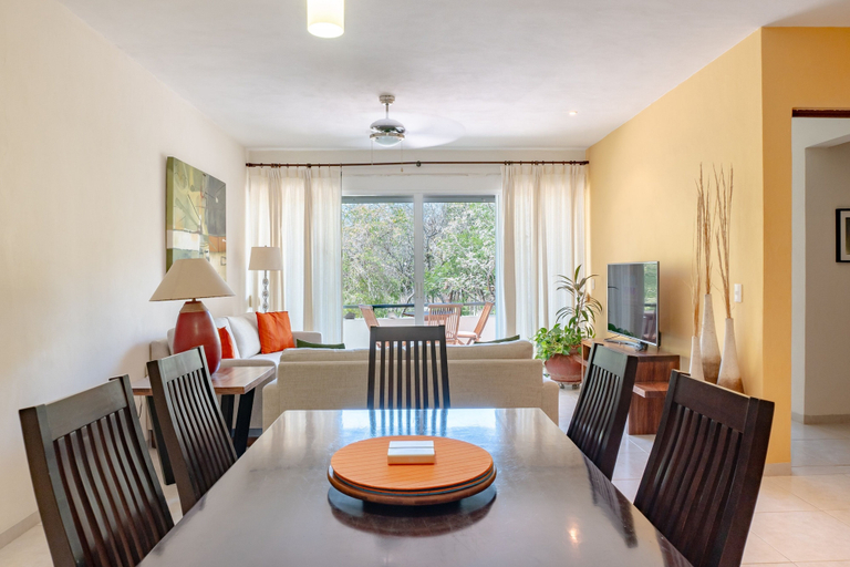 Dining 4, Meridian 208 2 Bedroom Condo by RedAwning, Cozumel
