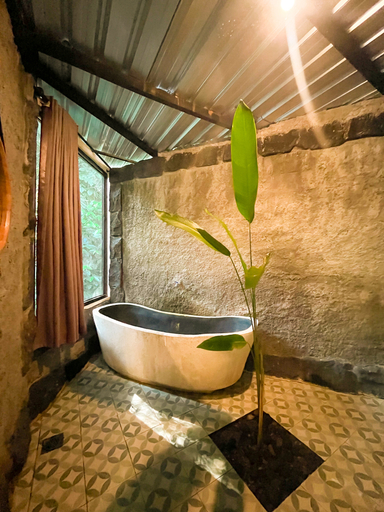 Bathroom 4, Villa Kamar Tamu Selomartani, Sleman