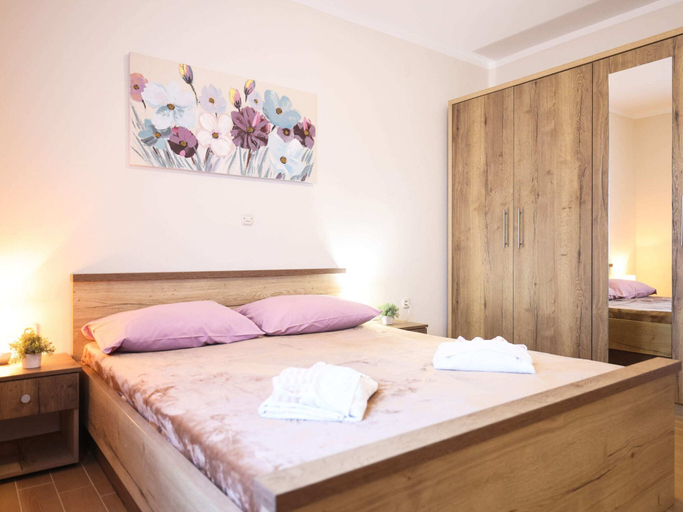 Bedroom 4, Holiday Home in Prkos with Private Pool, Škabrnja