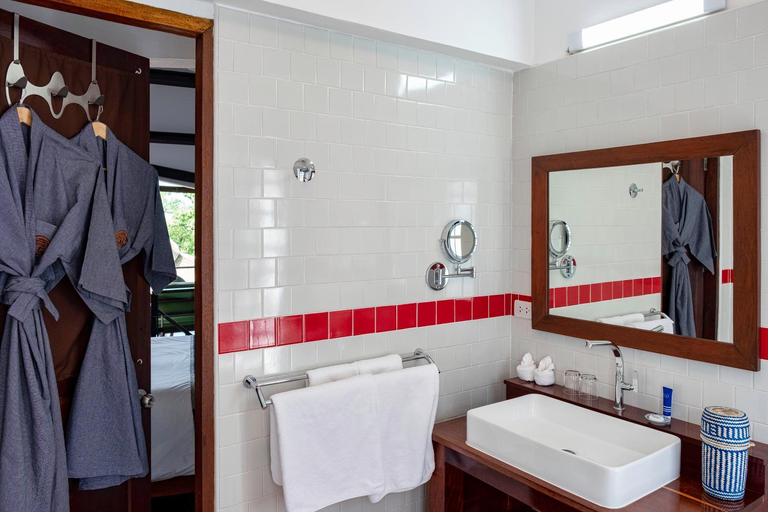 Bathroom 4, Residence Bassac, Champassack