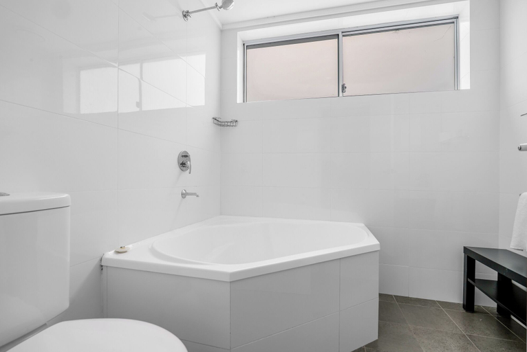 Bathroom 4, Lakes Resort, Wyong - North-East