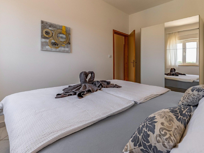 Bedroom 3, Classy Apartment in Banjole near Beach & Pula City, Medulin