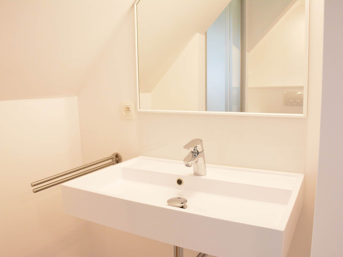 Bathroom 3, Superb Holiday Home With Garden in Serinchamps, Namur