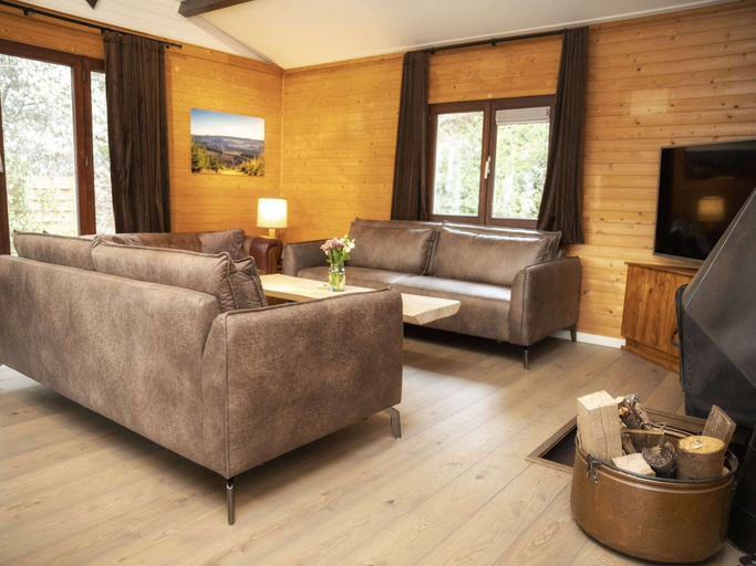 Others 3, Cosy Chalet in Odeigne with Hot Tub, Luxembourg