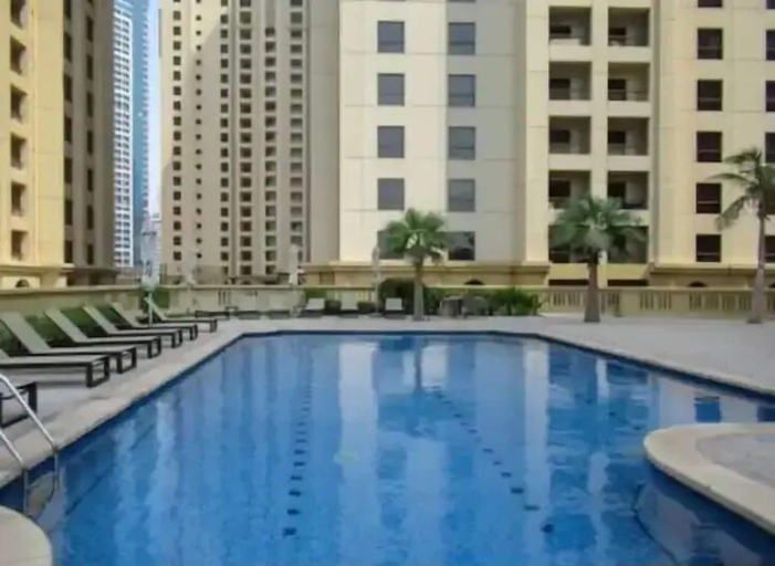 Outdoor pool 2, 2BR Luxury Apartment Marina View, Dubai