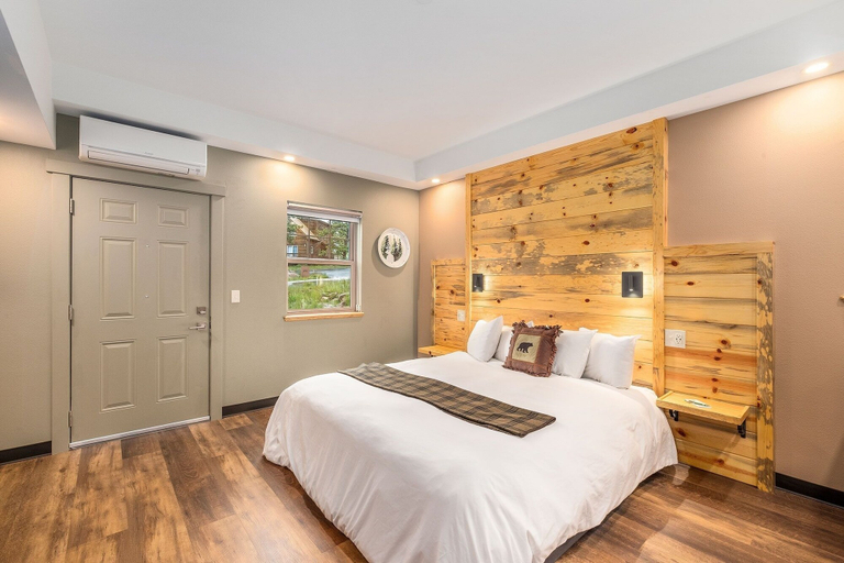 Room 3, Solitude Bear Room Ada 103 - Estes Park 1 Bedroom Studio by RedAwning, Larimer