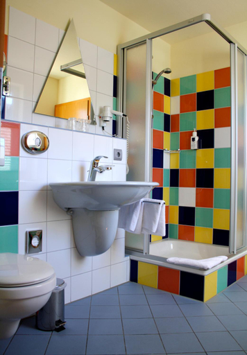 Bathroom 2, Hotel Garni Elegant, Waldeck-Frankenberg