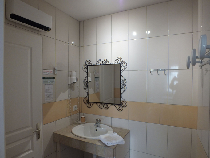 Bathroom 4, Logis Hôtel le Clos Saint-Loup, Aude