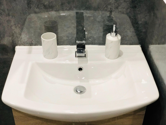 Bathroom 5, One Super King Bed Near Hillsborough, Sheffield