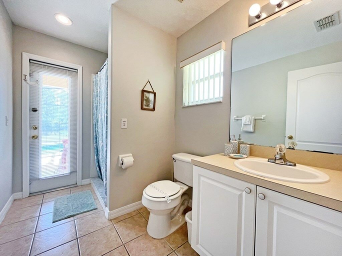 Bathroom 4, Dolcetto Den 4 Bedroom Home by RedAwning, Polk