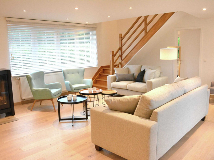 Others 5, Superb Holiday Home With Garden in Serinchamps, Namur