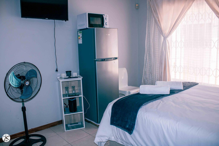 Bedroom 4, BARAKA mtata !, O.R.Tambo