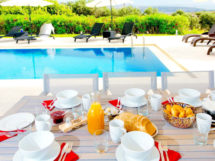 Food & Drinks 5, Sparkling Villa in Acrotiri with Private Pool near Sea Beach, Crete