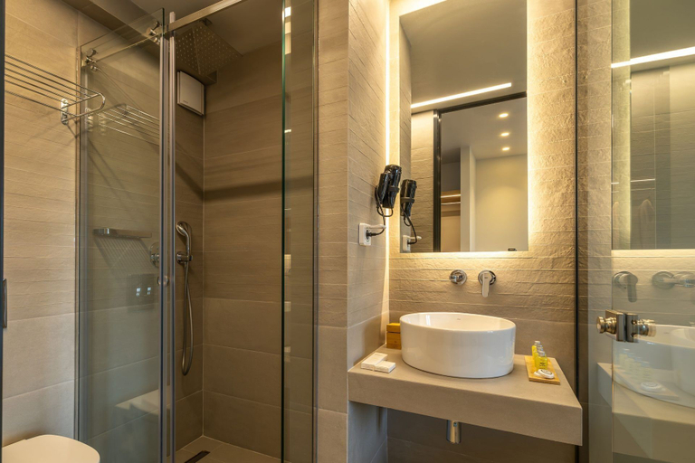 Bathroom 4, Ionian Plaza Hotel & Spa, Ionian Islands