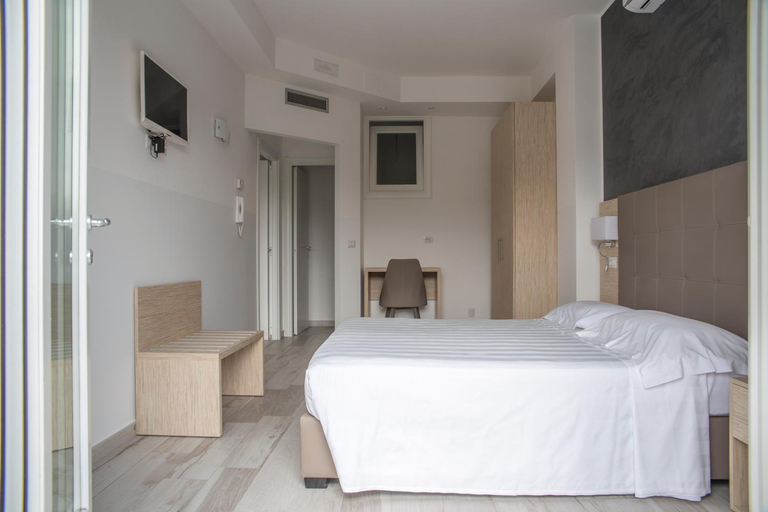 Others 5, Rooms A due Passi dal Mare, Macerata