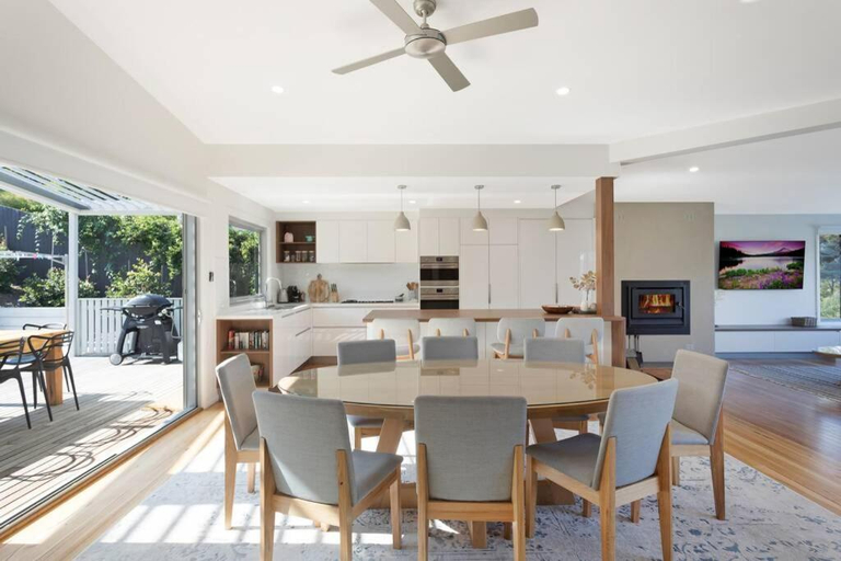 Food & Drinks 5, ADS on Collins - 4 bedroom and Pet Friendly, Bega Valley