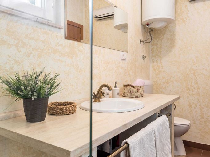 Bathroom 3, Luxurious Villa in Selca With Pool, Selca