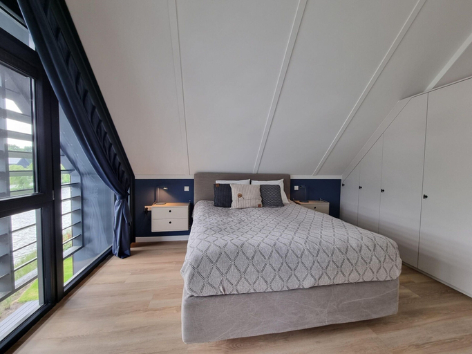 Room 2, Water Villa in Balk With Private Jetty, Gaasterlân-Sleat